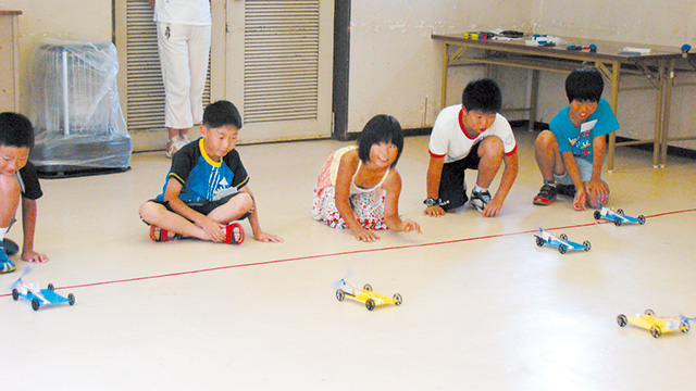 輪ゴム 帆 風船でエコハイブリッドカー作り シティライフ株式会社 千葉県市原市で情報紙発行 印刷全般 広告 ホームページ制作